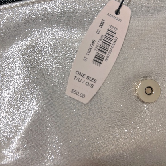 NWT. Victoria’s Secret Metallic Gold Clutch - Picture 4 of 6